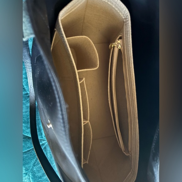 Longchamp Large Black Tote - Picture 7 of 11